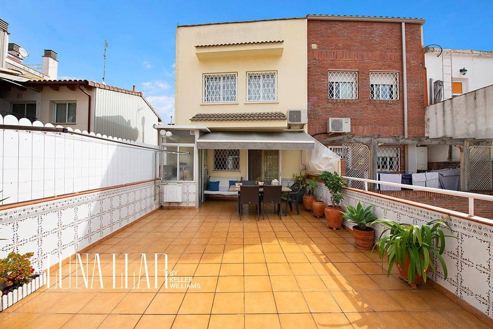 3 bedroom Townhouse for sale in Gava with garage - € 850,000 (Ref: 8982427)