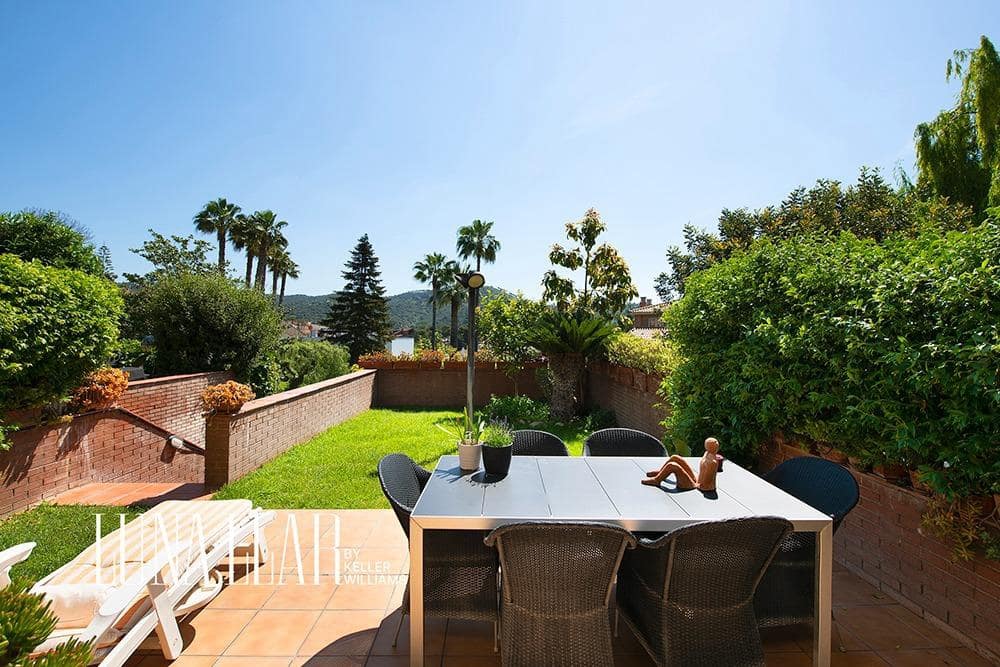 5 soveværelse Semi-Rækkehus til salg i Sant Just Desvern med swimmingpool - € 1.290.000 (Ref: 8986038)