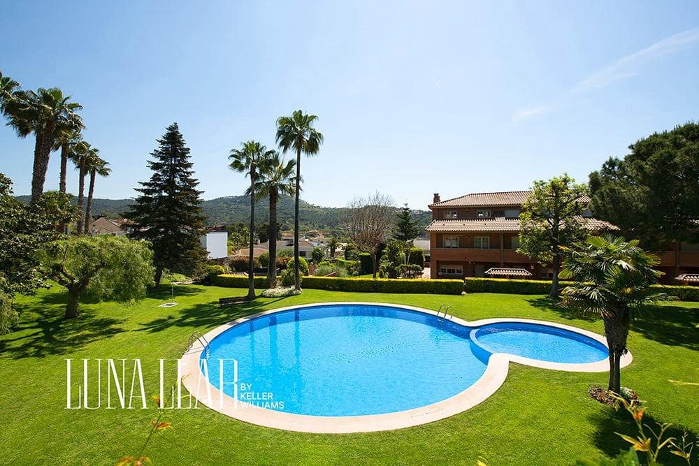 5 soveværelse Semi-Rækkehus til salg i Sant Just Desvern med swimmingpool - € 1.290.000 (Ref: 8986038)