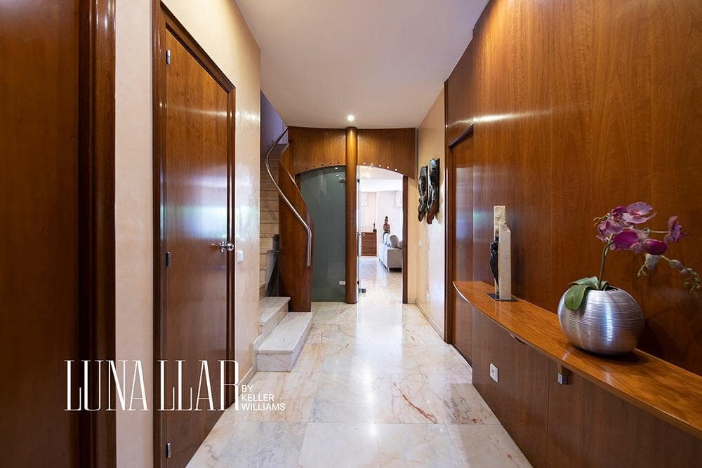 5 soveværelse Semi-Rækkehus til salg i Sant Just Desvern med swimmingpool - € 1.290.000 (Ref: 8986038)