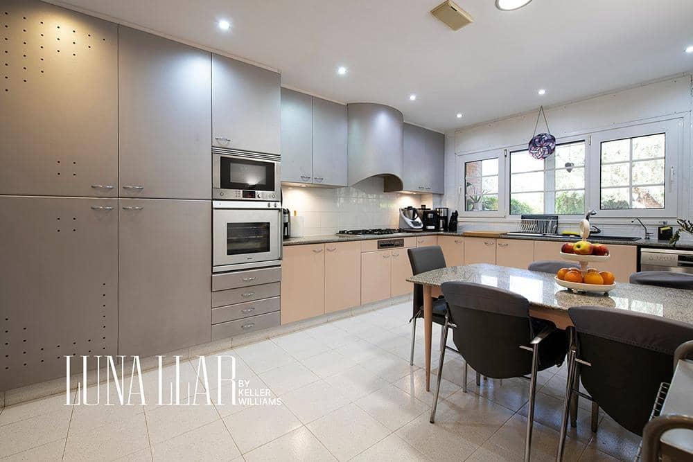 5 soveværelse Semi-Rækkehus til salg i Sant Just Desvern med swimmingpool - € 1.290.000 (Ref: 8986038)