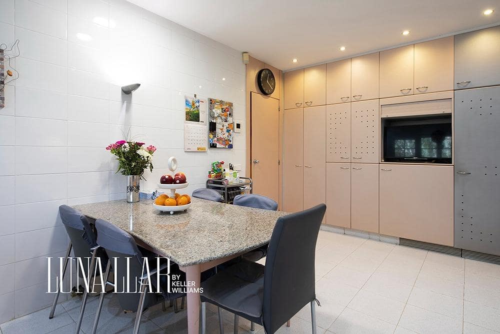 5 soveværelse Semi-Rækkehus til salg i Sant Just Desvern med swimmingpool - € 1.290.000 (Ref: 8986038)