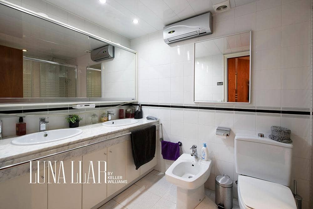 5 soveværelse Semi-Rækkehus til salg i Sant Just Desvern med swimmingpool - € 1.290.000 (Ref: 8986038)