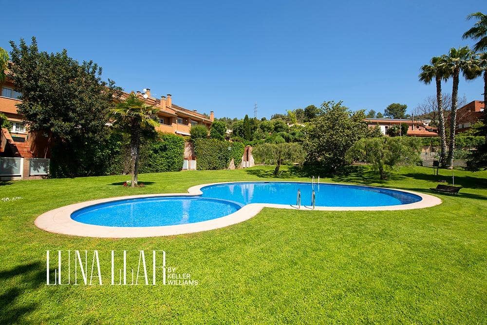 5 soveværelse Semi-Rækkehus til salg i Sant Just Desvern med swimmingpool - € 1.290.000 (Ref: 8986038)