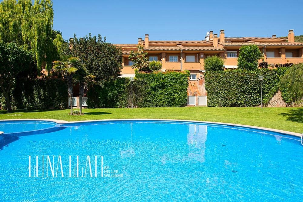 5 soveværelse Semi-Rækkehus til salg i Sant Just Desvern med swimmingpool - € 1.290.000 (Ref: 8986038)