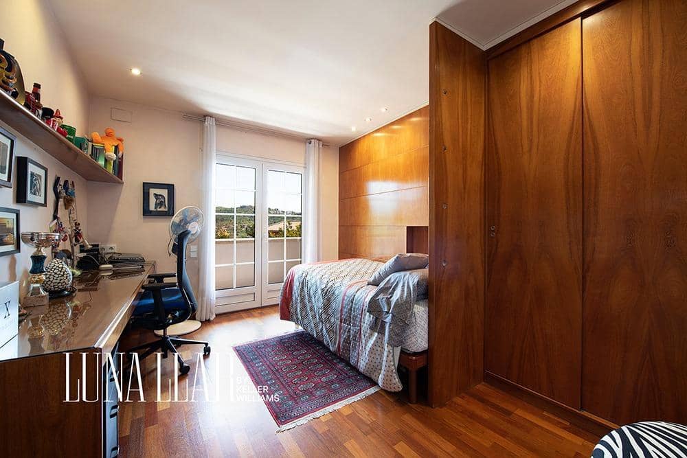 5 soveværelse Semi-Rækkehus til salg i Sant Just Desvern med swimmingpool - € 1.290.000 (Ref: 8986038)