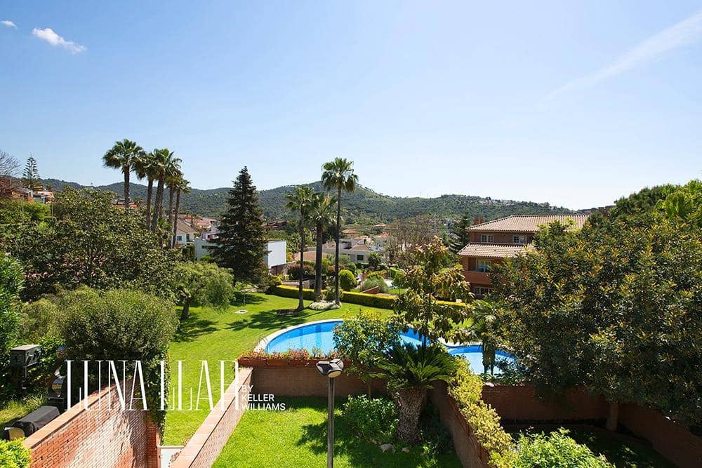 5 soveværelse Semi-Rækkehus til salg i Sant Just Desvern med swimmingpool - € 1.290.000 (Ref: 8986038)