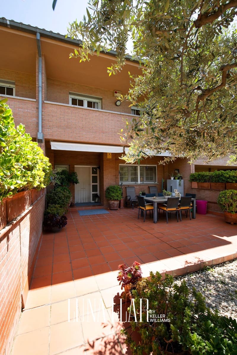 5 soveværelse Semi-Rækkehus til salg i Sant Just Desvern med swimmingpool - € 1.290.000 (Ref: 8986038)