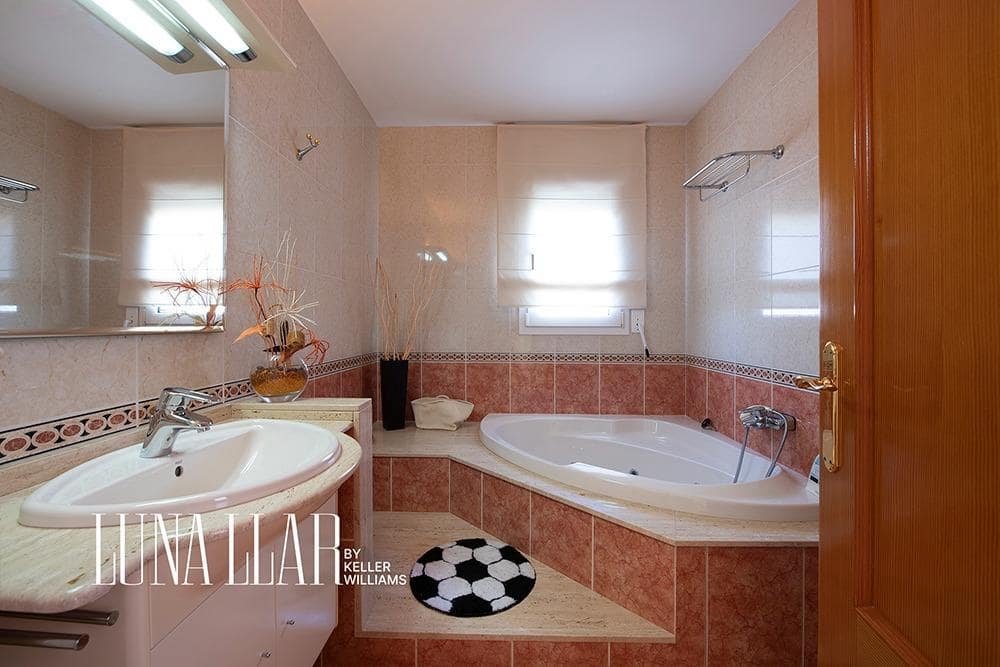 6 soveværelse Villa til salg i Calafell med swimmingpool - € 850.000 (Ref: 9029615)