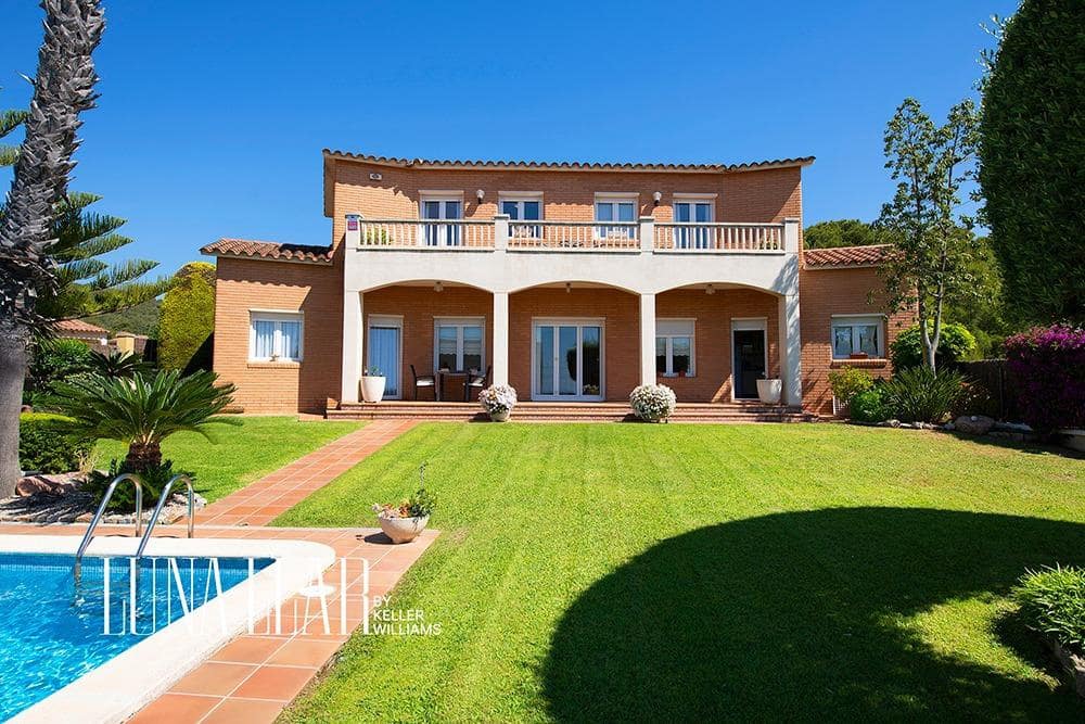 6 soveværelse Villa til salg i Calafell med swimmingpool - € 850.000 (Ref: 9029615)