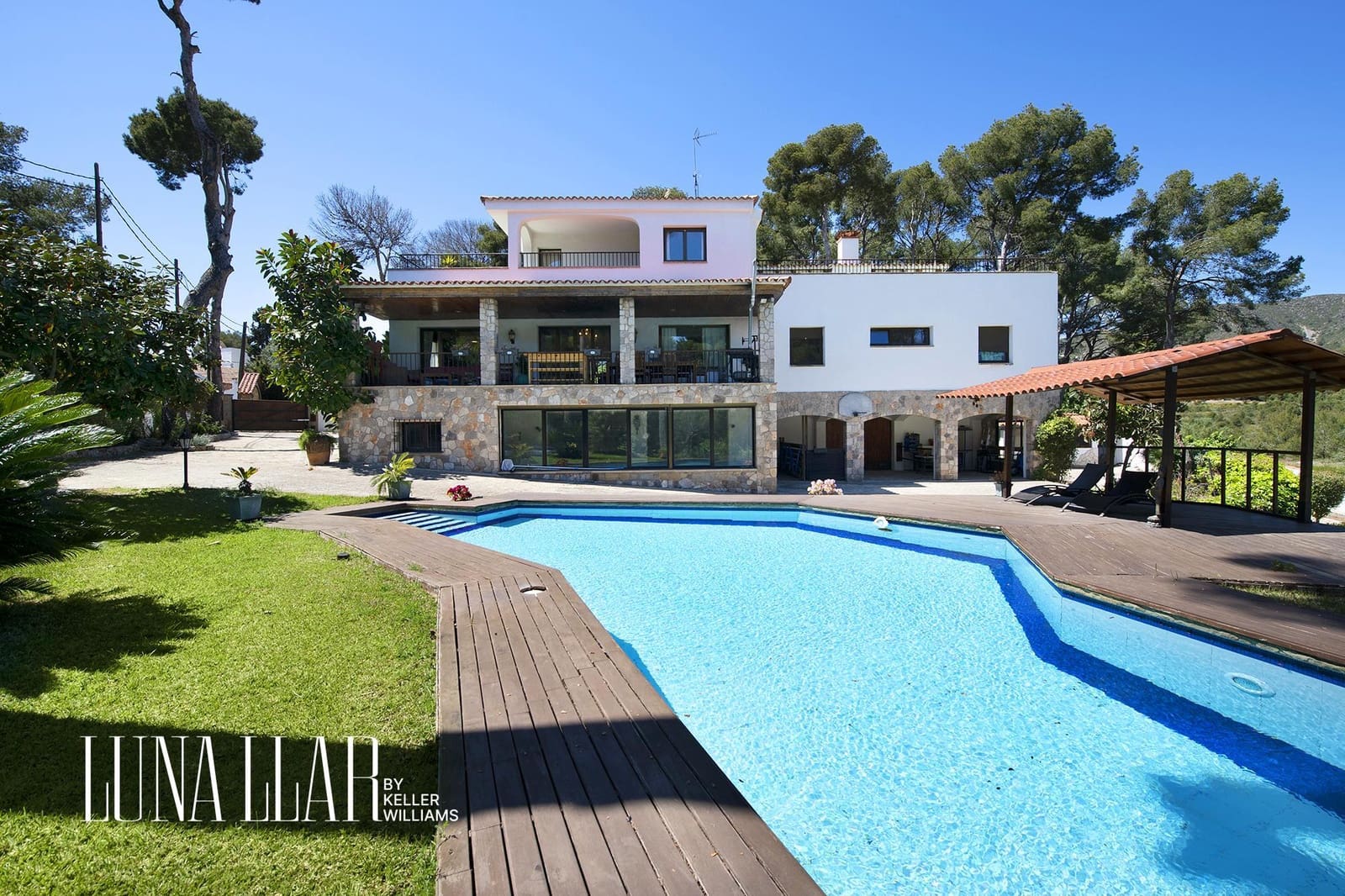 6 bedroom Villa for sale in Castelldefels with pool - € 2,199,000 (Ref: 9051102)