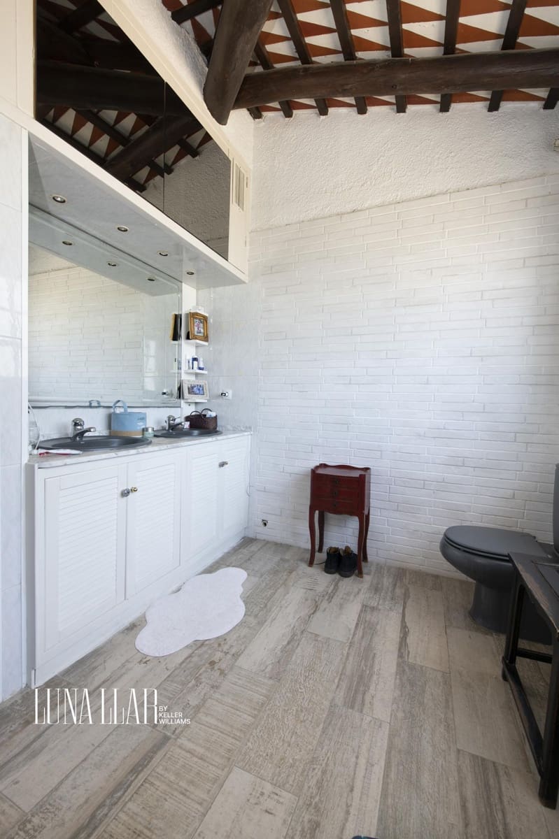 6 bedroom Villa for sale in Castelldefels with pool - € 2,199,000 (Ref: 9051102)