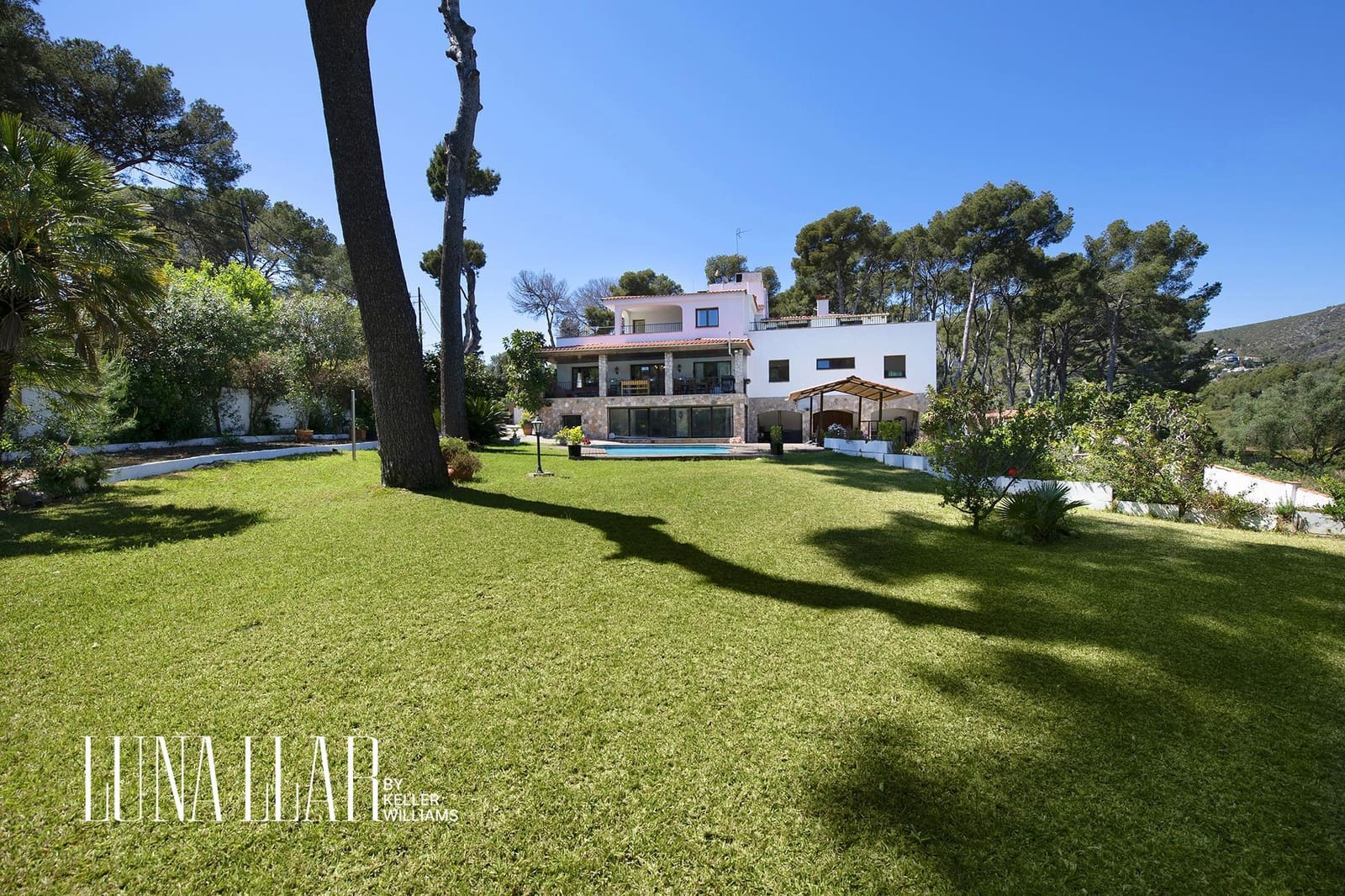 6 bedroom Villa for sale in Castelldefels with pool - € 2,199,000 (Ref: 9051102)