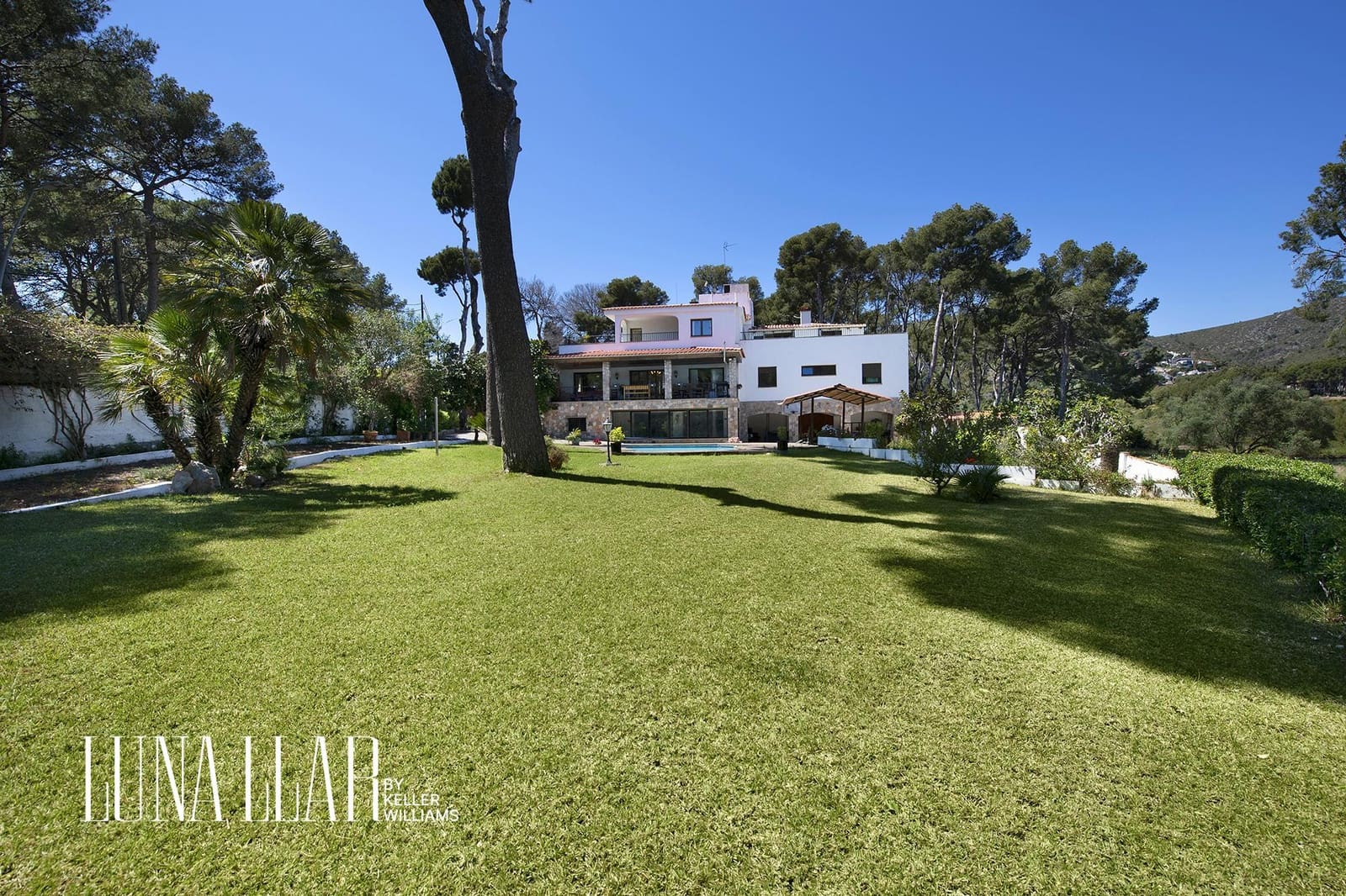 6 bedroom Villa for sale in Castelldefels with pool - € 2,199,000 (Ref: 9051102)