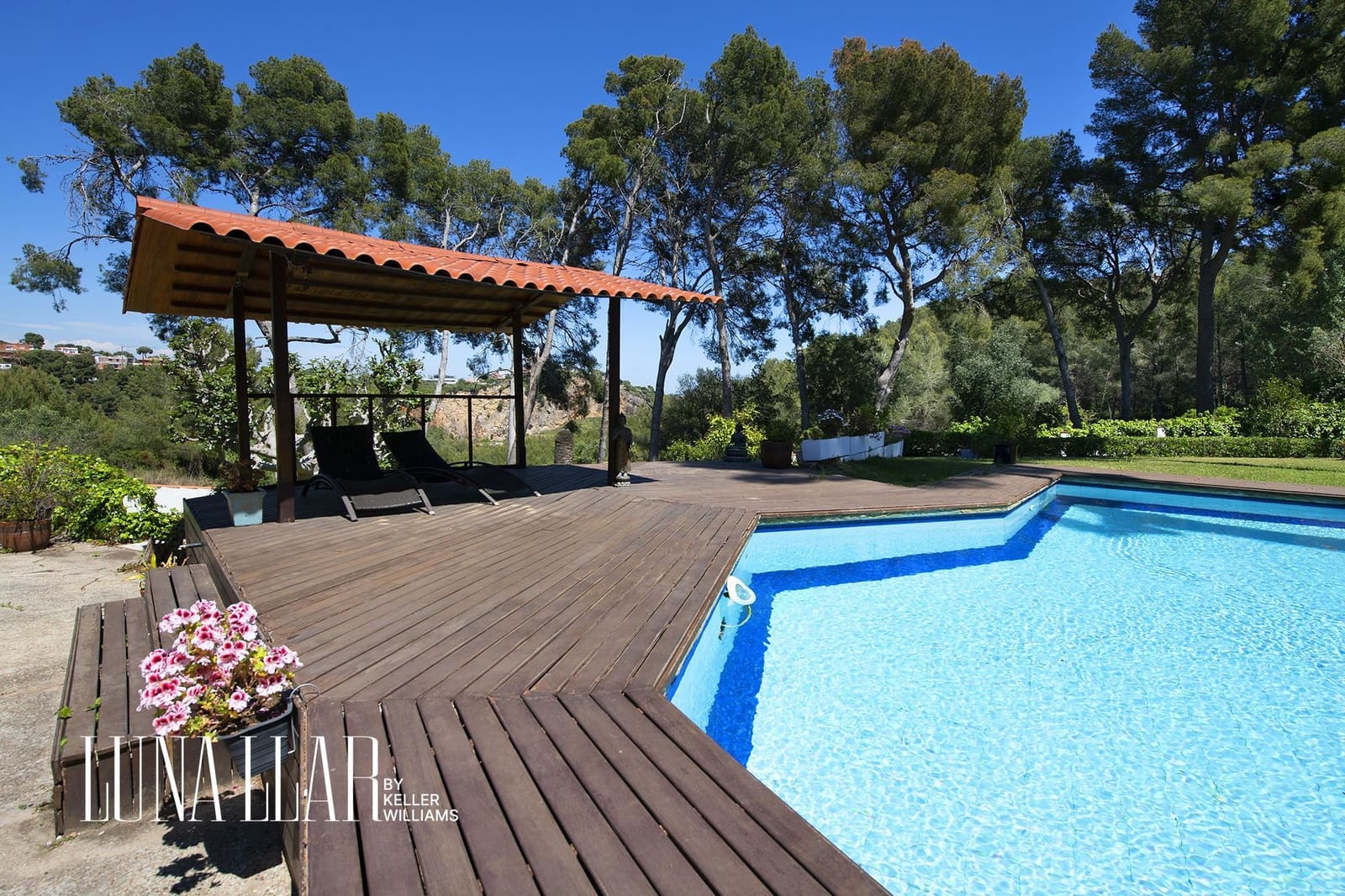 6 bedroom Villa for sale in Castelldefels with pool - € 2,199,000 (Ref: 9051102)