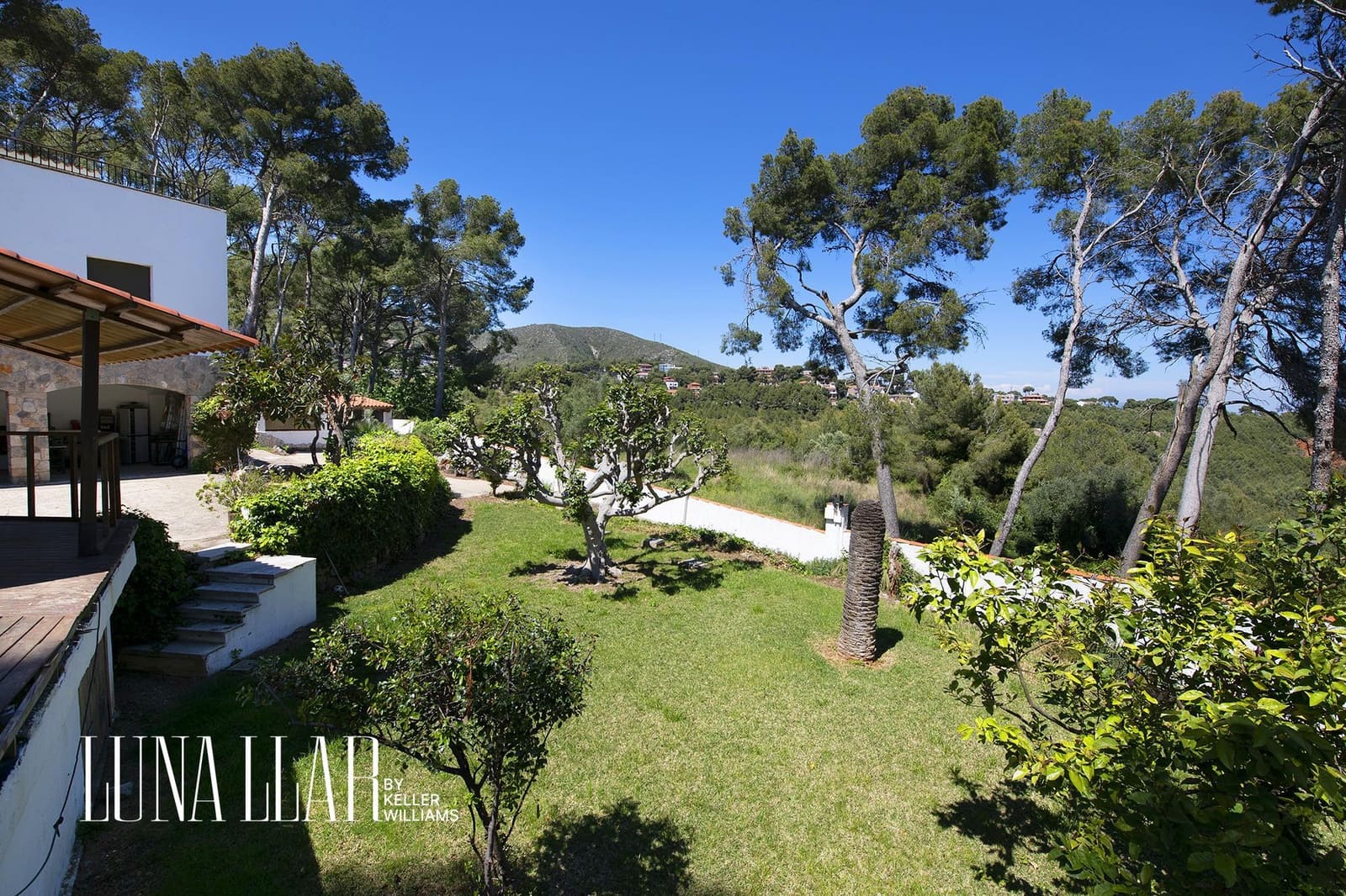 6 bedroom Villa for sale in Castelldefels with pool - € 2,199,000 (Ref: 9051102)