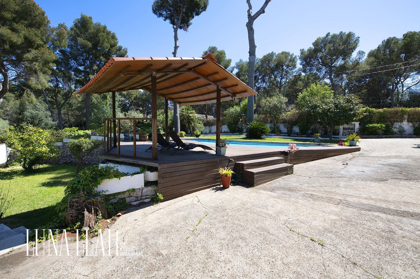 6 bedroom Villa for sale in Castelldefels with pool - € 2,199,000 (Ref: 9051102)