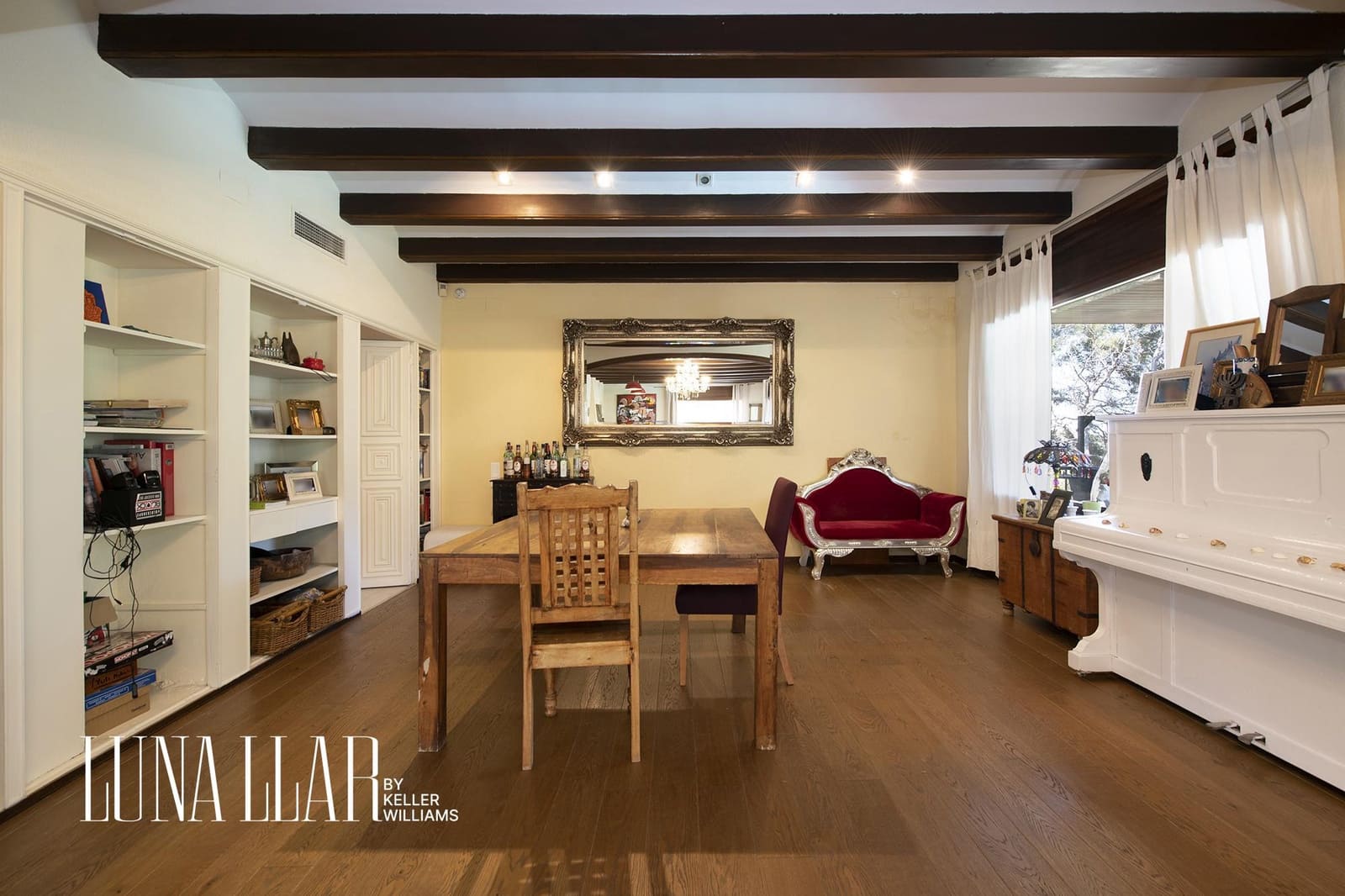 6 bedroom Villa for sale in Castelldefels with pool - € 2,199,000 (Ref: 9051102)