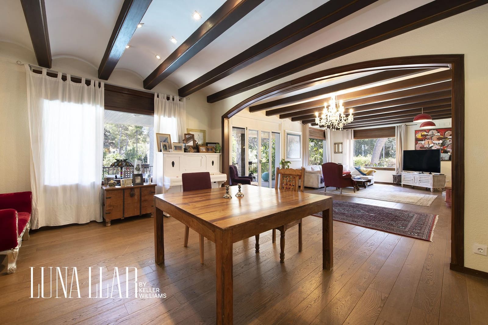 6 bedroom Villa for sale in Castelldefels with pool - € 2,199,000 (Ref: 9051102)