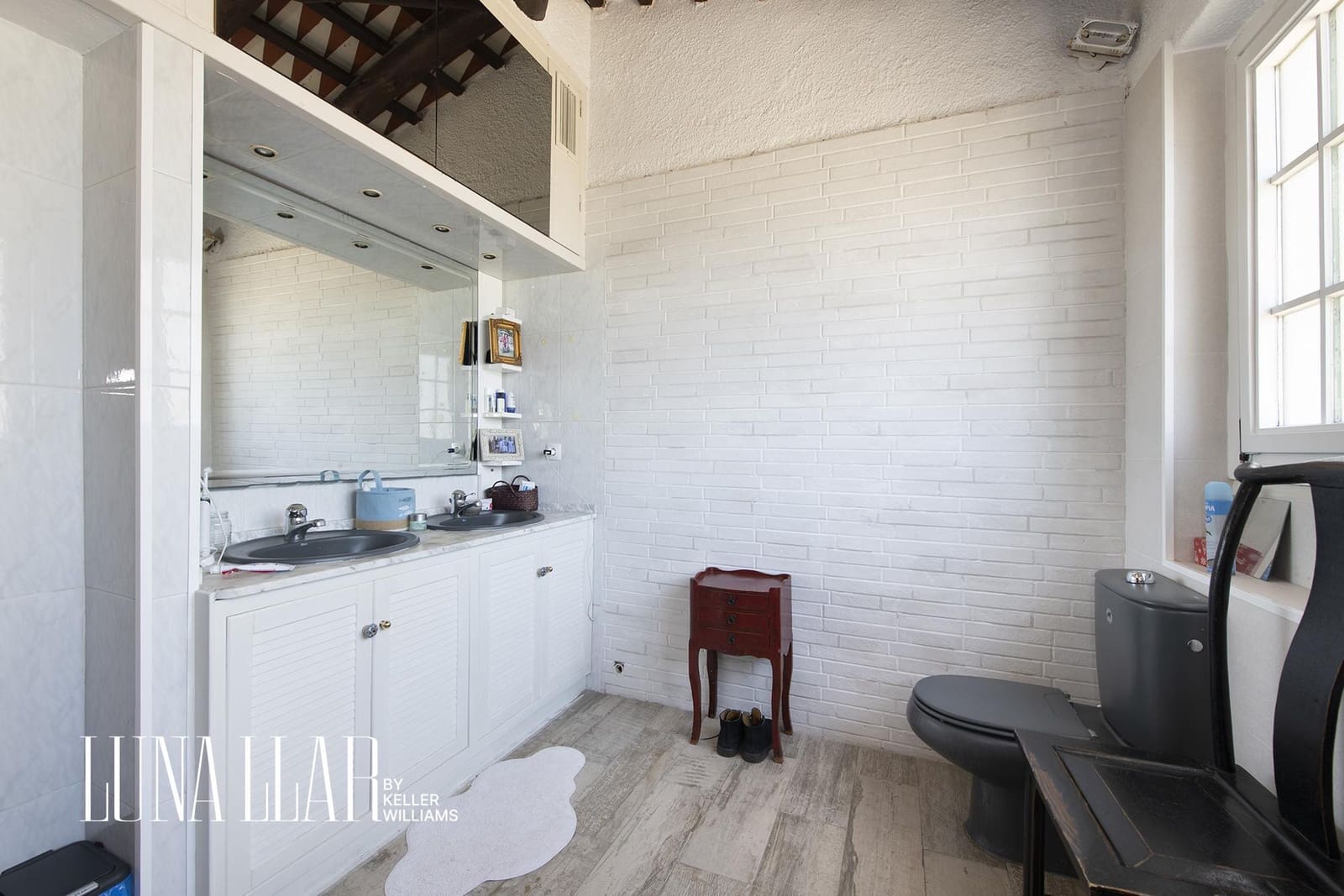 6 bedroom Villa for sale in Castelldefels with pool - € 2,199,000 (Ref: 9051102)