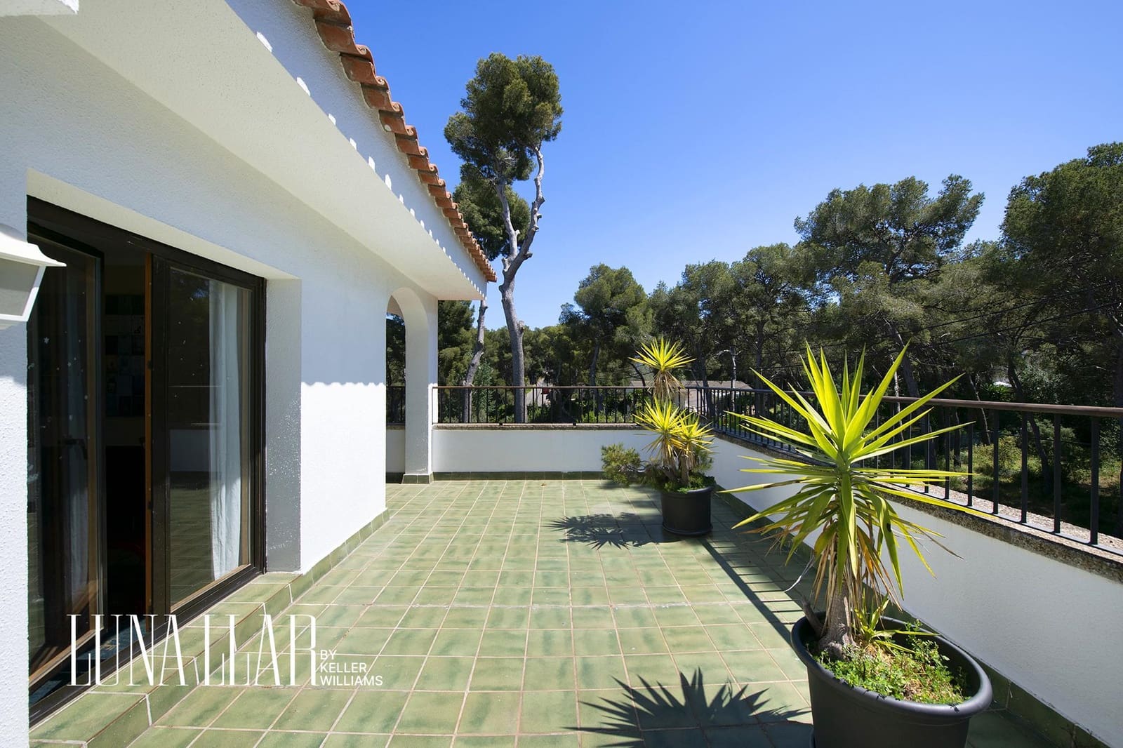 6 bedroom Villa for sale in Castelldefels with pool - € 2,199,000 (Ref: 9051102)