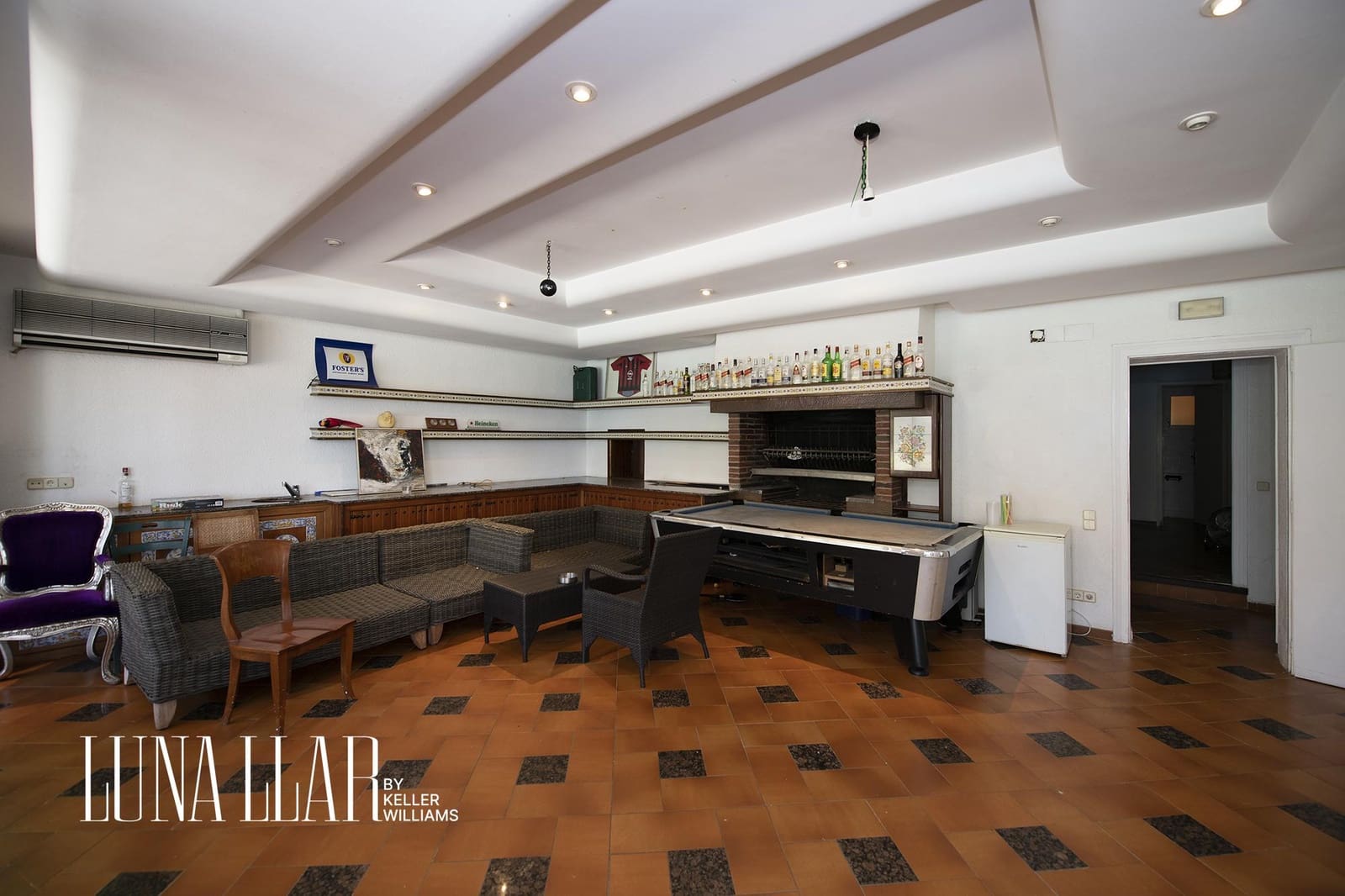 6 bedroom Villa for sale in Castelldefels with pool - € 2,199,000 (Ref: 9051102)