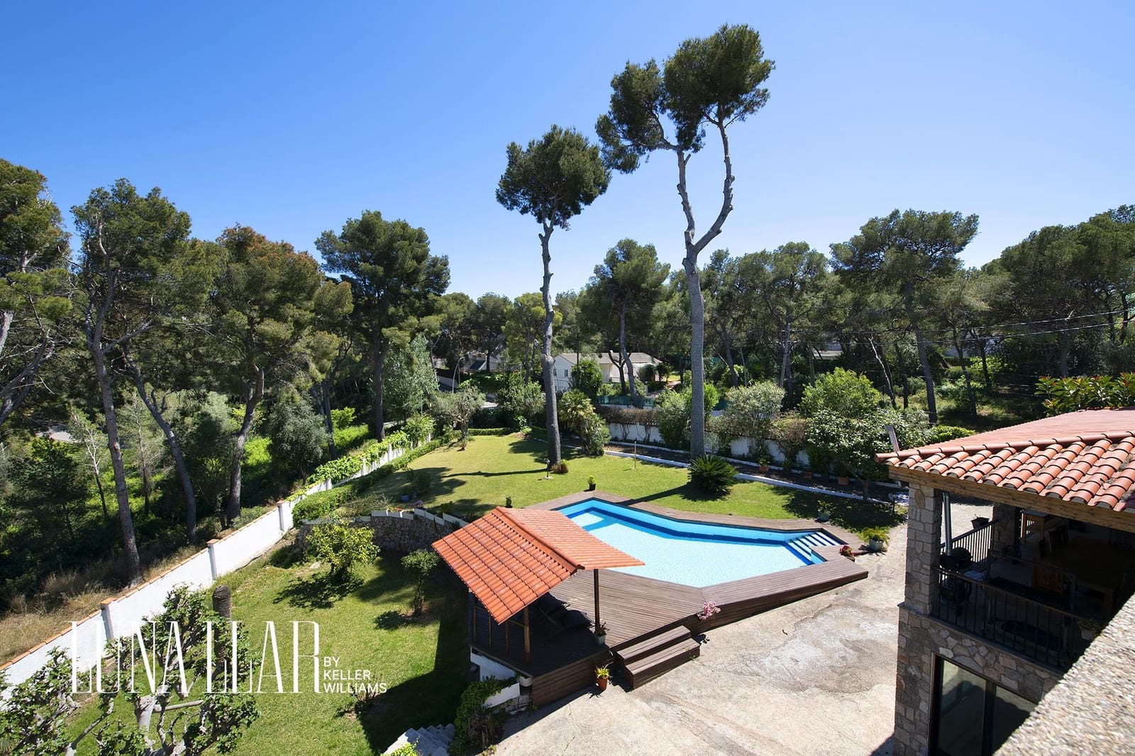 6 bedroom Villa for sale in Castelldefels with pool - € 2,199,000 (Ref: 9051102)