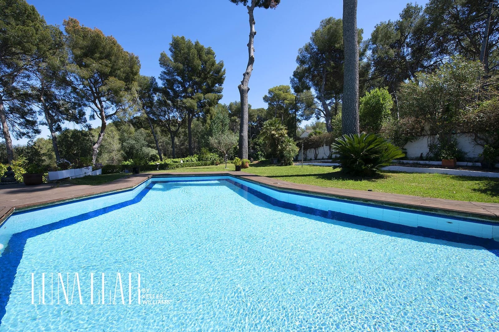 6 bedroom Villa for sale in Castelldefels with pool - € 2,199,000 (Ref: 9051102)