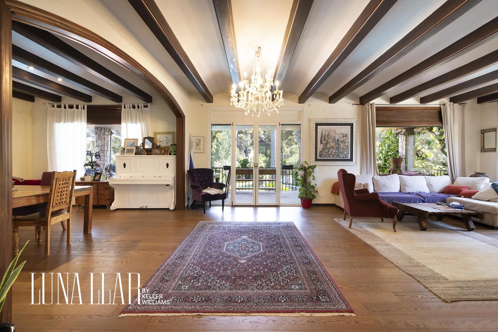 6 bedroom Villa for sale in Castelldefels with pool - € 2,199,000 (Ref: 9051102)