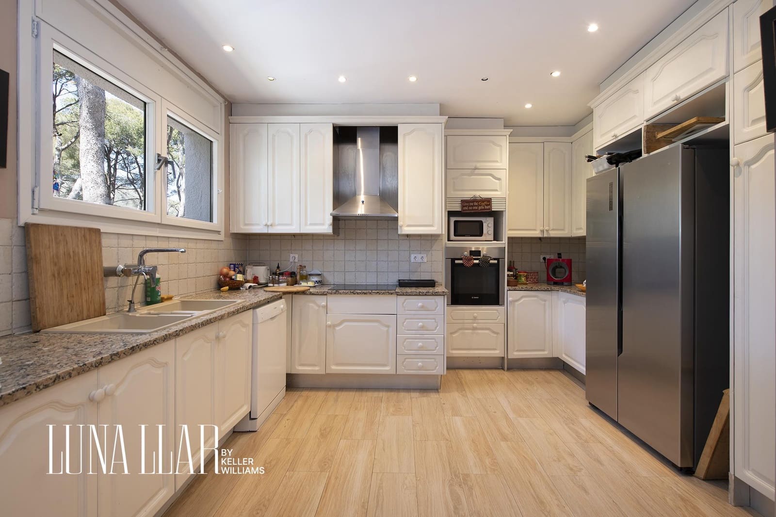 6 bedroom Villa for sale in Castelldefels with pool - € 2,199,000 (Ref: 9051102)