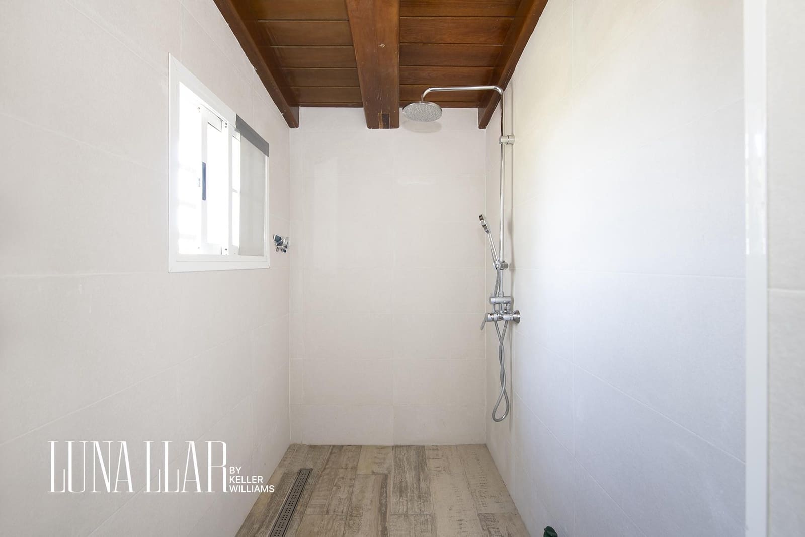 6 bedroom Villa for sale in Castelldefels with pool - € 2,199,000 (Ref: 9051102)