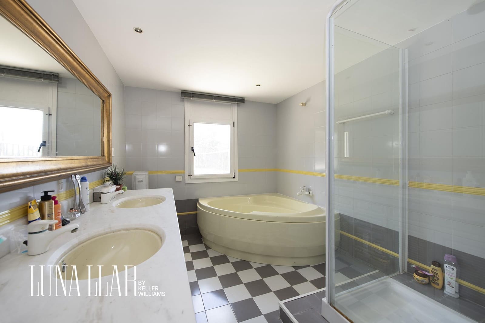 6 bedroom Villa for sale in Castelldefels with pool - € 2,199,000 (Ref: 9051102)