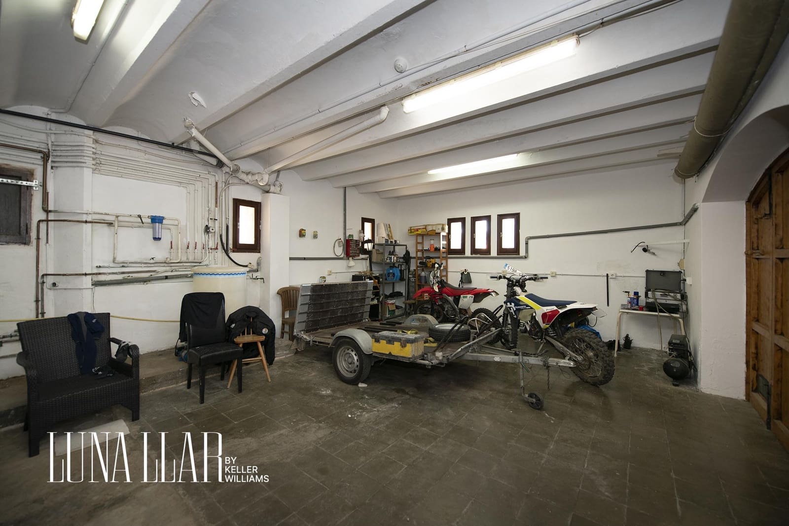 6 bedroom Villa for sale in Castelldefels with pool - € 2,199,000 (Ref: 9051102)