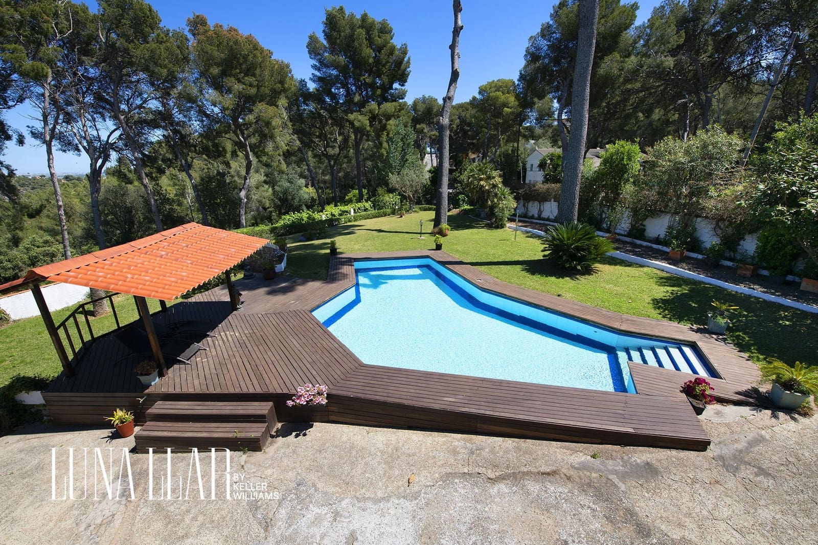 6 bedroom Villa for sale in Castelldefels with pool - € 2,199,000 (Ref: 9051102)