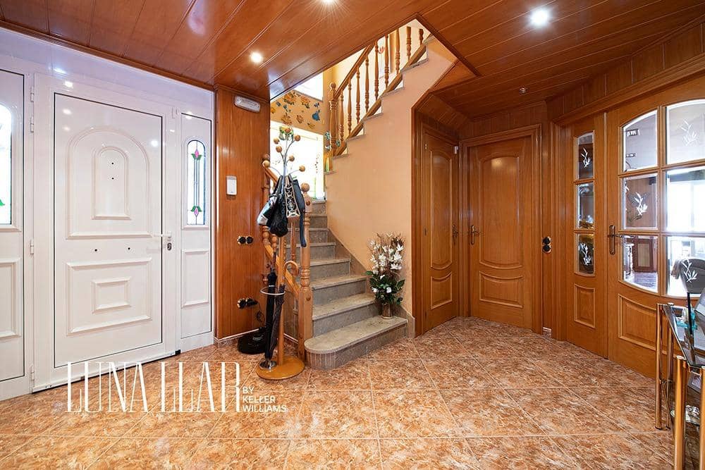 6 soveværelse Villa til salg i Viladecans med swimmingpool garage - € 990.000 (Ref: 9095320)