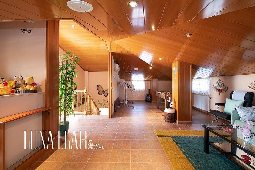 6 soveværelse Villa til salg i Viladecans med swimmingpool garage - € 990.000 (Ref: 9095320)