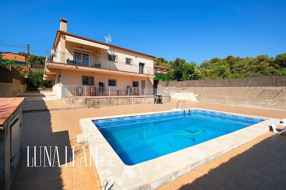 4 quarto Moradia para venda em Canyelles com piscina - 335 000 € (Ref: 9163787)