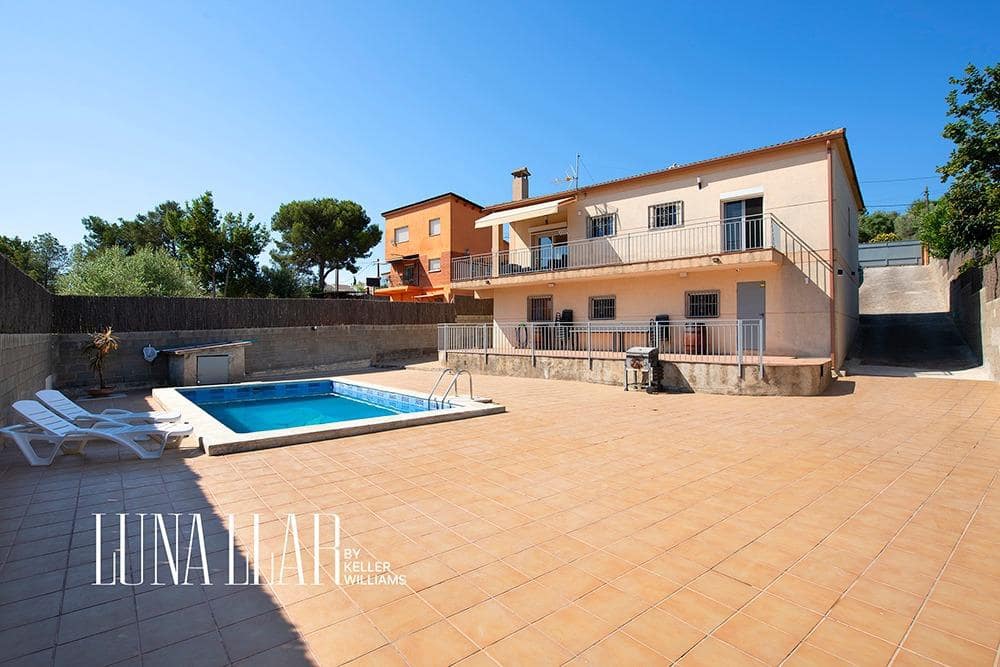 4 quarto Moradia para venda em Canyelles com piscina - 335 000 € (Ref: 9163787)