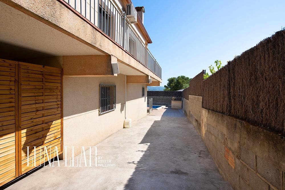4 quarto Moradia para venda em Canyelles com piscina - 335 000 € (Ref: 9163787)