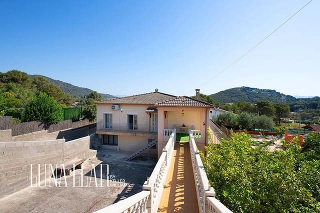 4 soveværelse Villa til salg i Canyelles med swimmingpool - € 335.000 (Ref: 9163787)