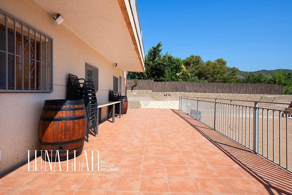 4 quarto Moradia para venda em Canyelles com piscina - 335 000 € (Ref: 9163787)