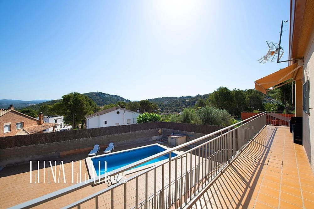 4 quarto Moradia para venda em Canyelles com piscina - 335 000 € (Ref: 9163787)