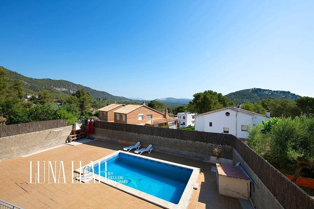 4 quarto Moradia para venda em Canyelles com piscina - 335 000 € (Ref: 9163787)