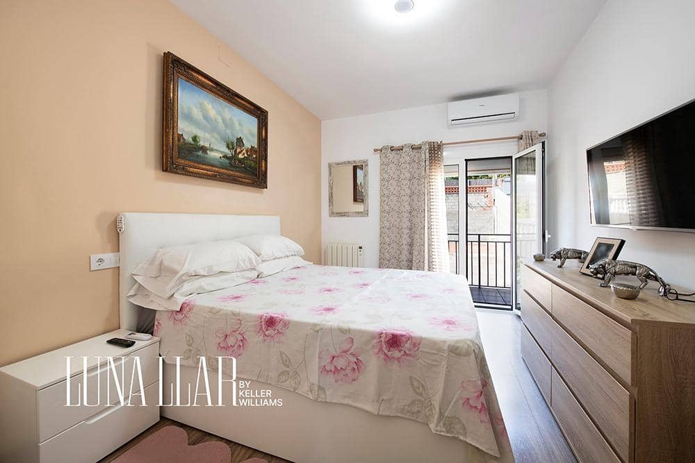 4 quarto Moradia para venda em Canyelles com piscina - 335 000 € (Ref: 9163787)