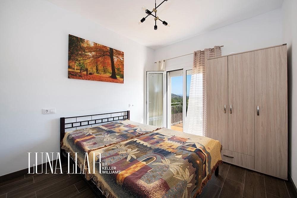 4 quarto Moradia para venda em Canyelles com piscina - 335 000 € (Ref: 9163787)