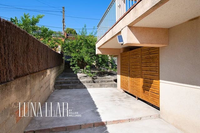 4 soveværelse Villa til salg i Canyelles med swimmingpool - € 335.000 (Ref: 9163787)