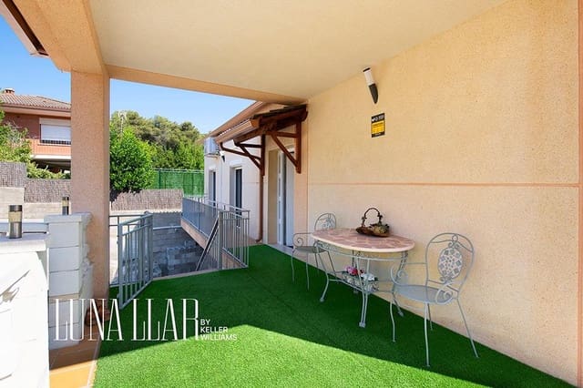 4 soveværelse Villa til salg i Canyelles med swimmingpool - € 335.000 (Ref: 9163787)