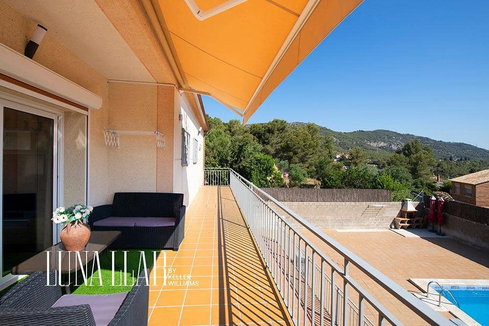 4 quarto Moradia para venda em Canyelles com piscina - 335 000 € (Ref: 9163787)