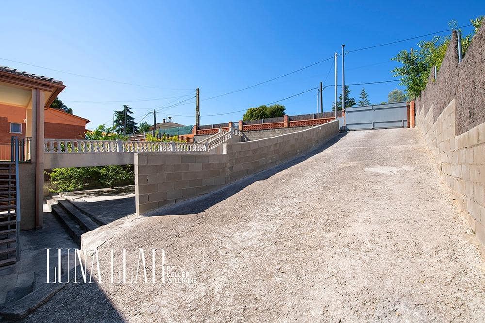 4 quarto Moradia para venda em Canyelles com piscina - 335 000 € (Ref: 9163787)