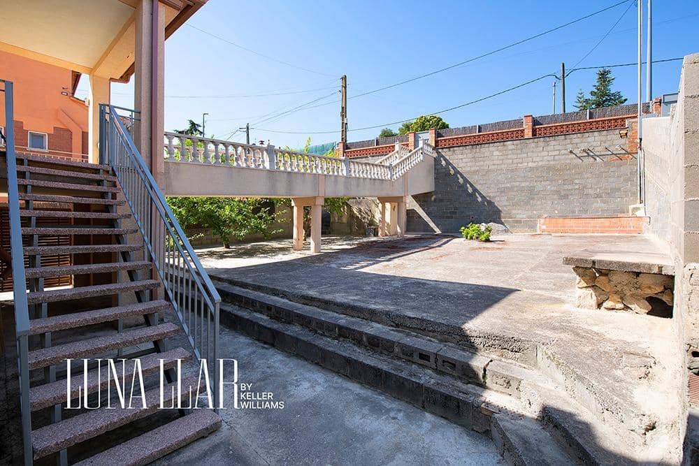 4 quarto Moradia para venda em Canyelles com piscina - 335 000 € (Ref: 9163787)